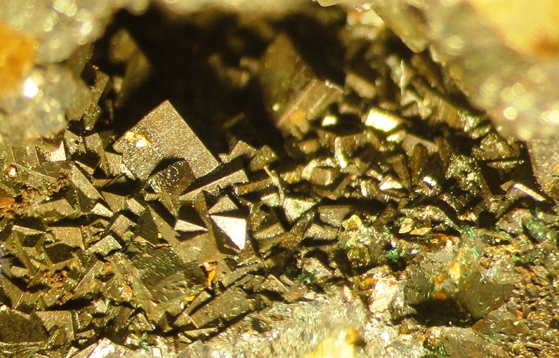 Goethite (Pseudo de Pirite) - 5x3mm