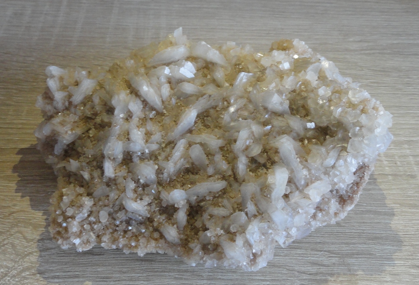 Alunite - drusa de cristais - 17x11x8cm