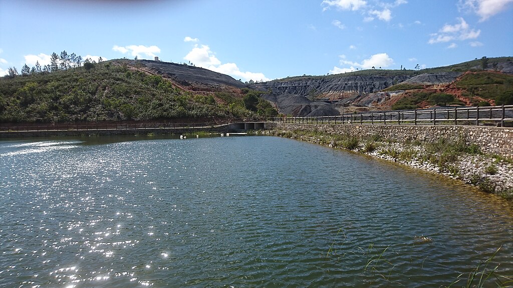 Açude da mina da Caveira - (Wikipédia)