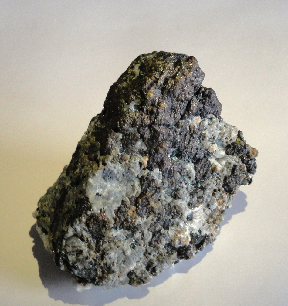 Calcopirite, Quartzo - 6x4x4cm