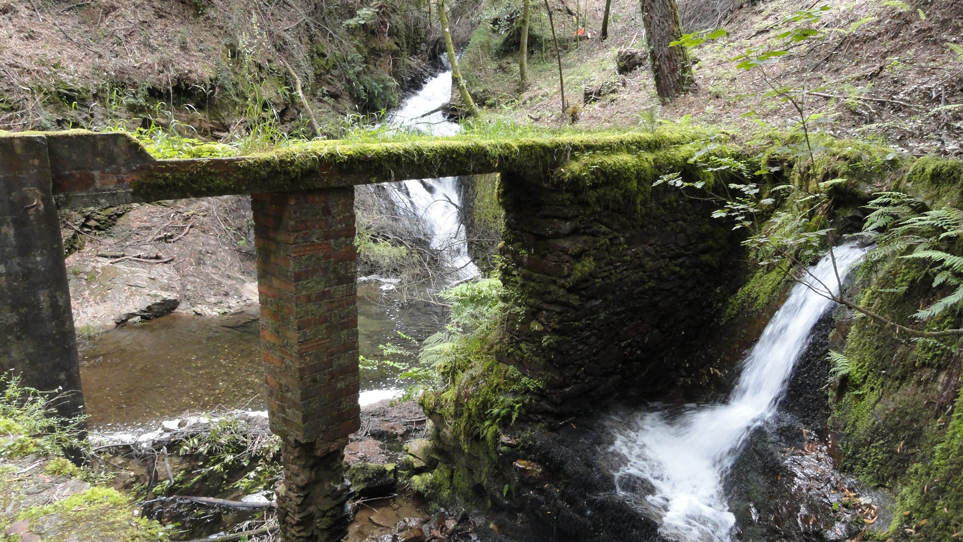Rio Mau nas ruinas da mina