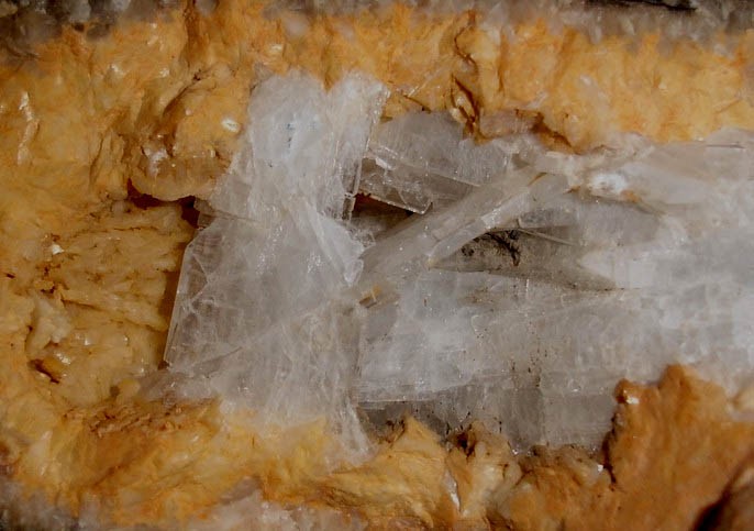 Cristais de Anidrite até 3,5cm em Celestite - Março de 2003